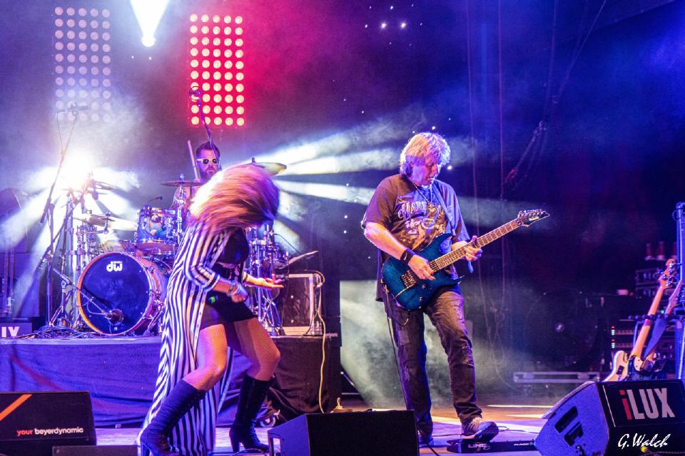 Yvonne Luithlen & Friendly Elf