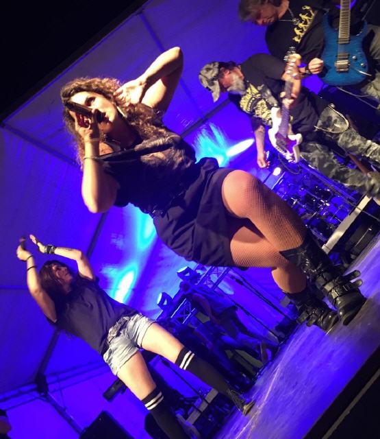 Yvonne Luithlen & Friendly Elf